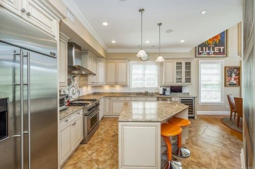 2 Shadow Tree Ln, Briarcliff NY 10510-2255 exterior