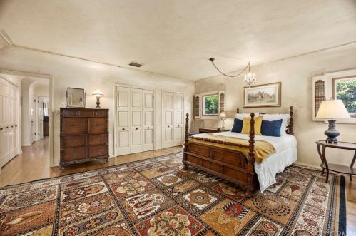 1028 Crestview Dr, Fullerton CA 92833-2203 exterior