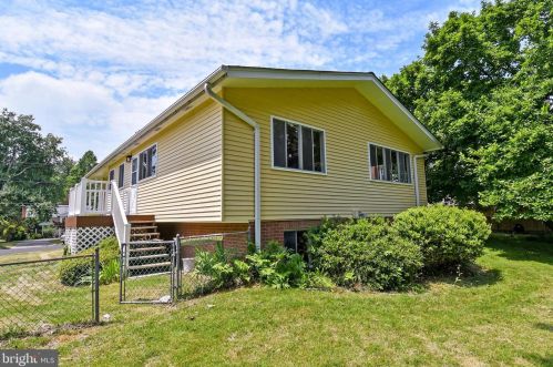 2879 Glenora Ln, Rockville MD 20850-3055 exterior