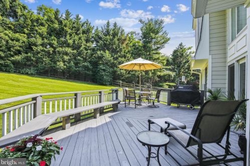 1006 Farm Haven Dr, Rockville MD 20852-4244 exterior