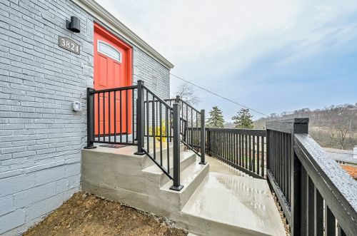 3824 Hilpert St, Pittsburgh, PA 15227-3504