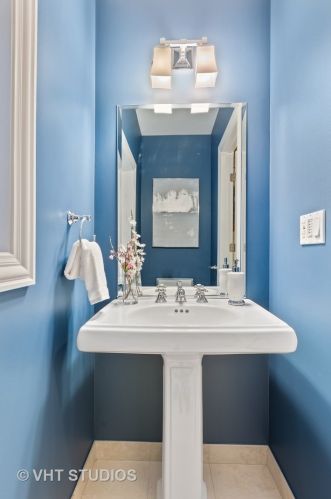 1325 Melrose St, Chicago IL 60618-5847 exterior