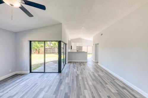 9147 Bedford Dr, Boca Raton FL 33434-5512 exterior