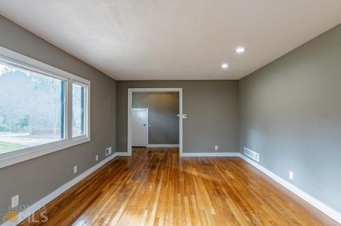 2152 Collins Rd, Atlanta GA exterior