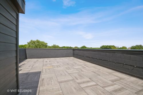 2239 Foster Ave, Chicago IL 60625-1803 exterior