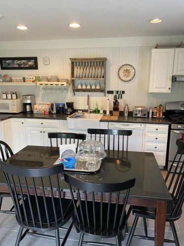 205 Spg St, Middletown RI 02840-6804 exterior