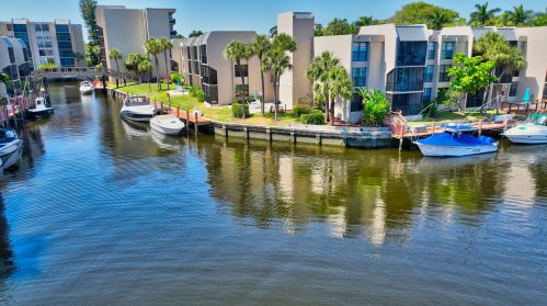 9 Royal Palm Way, Boca Raton FL 33432-7858 exterior