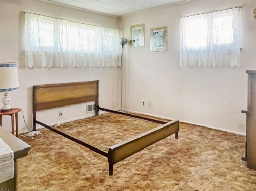 47 Cornell Dr, Clark NJ 07066-3206 exterior