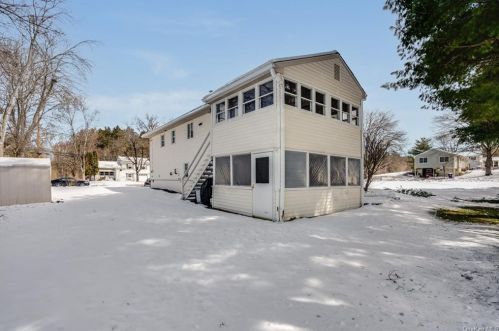 102 Meadow Ln, Poughkeepsie NY 12603-3278 exterior