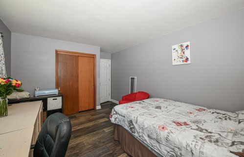 6037 22 St, Milwaukee WI 53233-1914 exterior