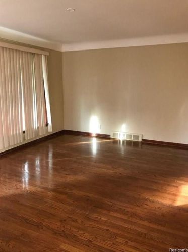 4493 Monroe St, Dearborn Heights MI  48125-2518 exterior