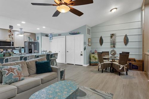 1211 Sun Terrace Cir, Fort Pierce, FL 34986-2411