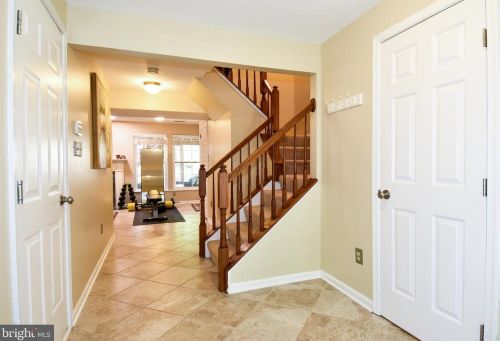 7458 Gadsby Sq, Alexandria VA 22315-5288 exterior