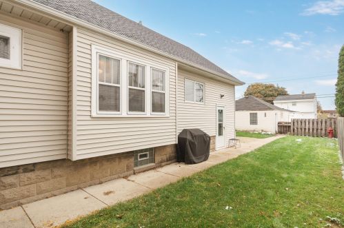 3018 93rd St, Milwaukee WI  53227-3608 exterior