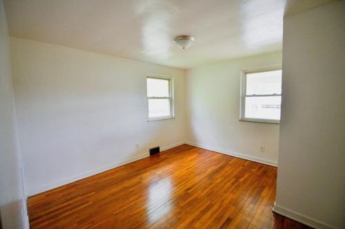 324 13 St, Pittsburgh PA 15215-2420 exterior