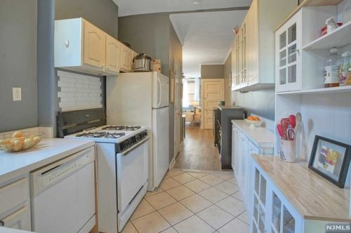 593 Gregory Ave, Union City NJ 07086-5878 exterior