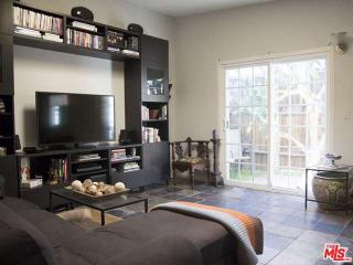 1121 Waterloo St, Los Angeles CA  90026-3035 exterior