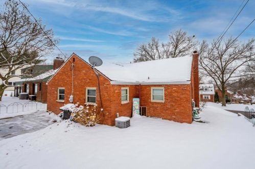 841 Macarthur Dr, Pittsburgh PA 15228-1703 exterior