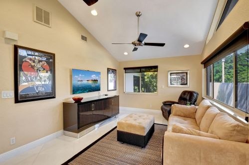 13 Gln Dr, Boynton Beach FL 33436-6207 exterior