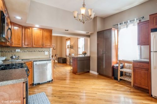 2928 Elston Ave, Chicago IL 60618-1809 exterior