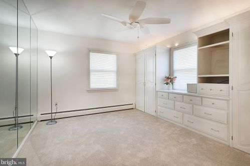 869 Fairview Dr, Hanover PA 17331-9747 exterior