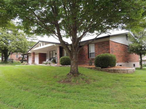 4844 Langtree Dr, Saint Louis, MO 63128-2729