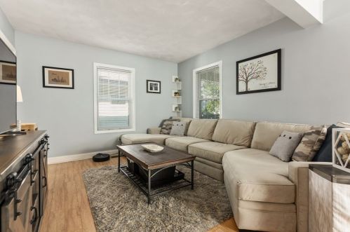 9 Glendale Ave, Peabody MA 01960-6550 exterior