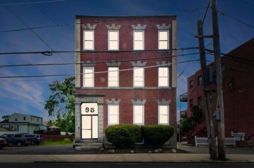 95 Shirley St, Winthrop MA 02152-1128 exterior