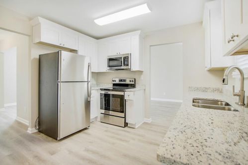 6518 Rebecca Lou Ln, Lithonia GA  30058-3004 exterior