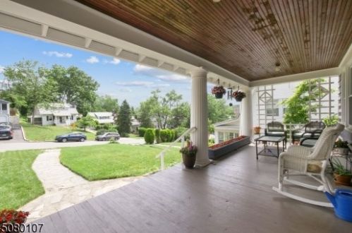 52 Forest Hill Rd, Town Center, NJ 07052-4518