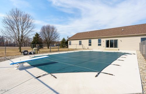 8242 E Ave, Kalamazoo MI 49048-9622 exterior