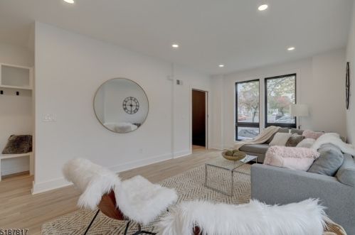 21 New St, Montclair NJ 07042-4543 exterior