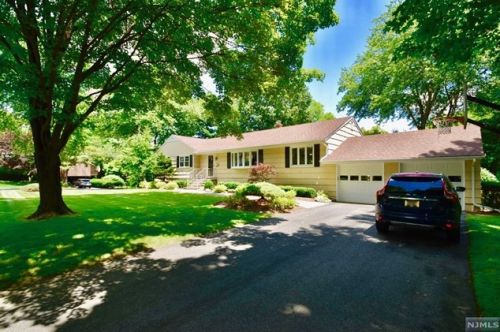 80 Stewart St, Demarest NJ  07627-1417 exterior