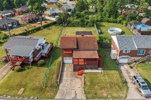 340 Meadowlark Ln, Pittsburgh PA  15122-2527 exterior