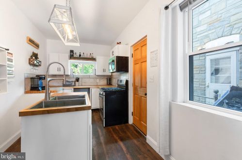 10 Locust St, Lancaster PA  17602-3608 exterior