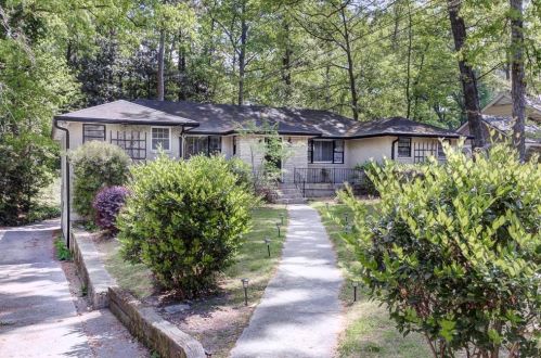 3265 Mathieson Dr, Atlanta, GA 30305-1805