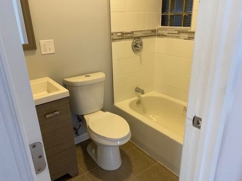 656 Monticello Ave, Chicago IL 60618-5320 exterior