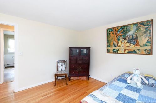 51 Pioneer Dr, Windsor CT exterior