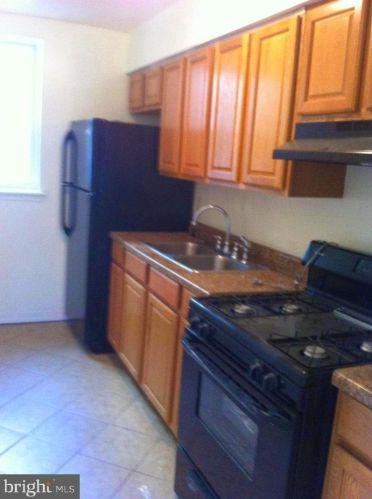 4515 20th St, Philadelphia, PA 19140-1005