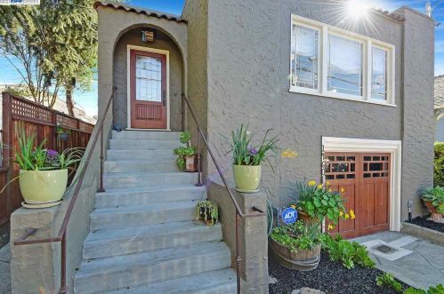 1460 Bancroft Way, Berkeley CA 94703-1759 exterior