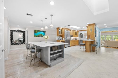 5172 Seahorse Ave, Naples FL 34103-2470 exterior