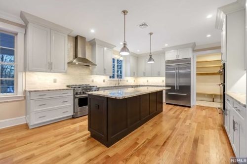 81 Trommel Dr, Mahwah NJ 07430-1533 exterior