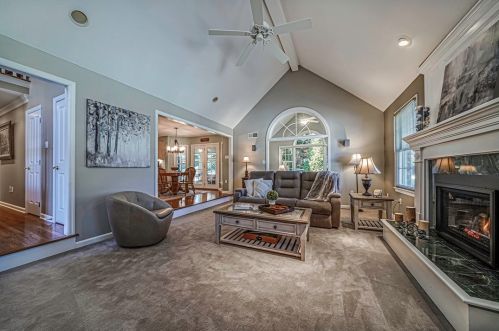 2520 Minton Dr, Moon Twp PA  15108-9207 exterior