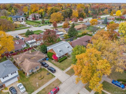 5975 Hubbell St, Dearborn Heights MI 48127-2445 exterior