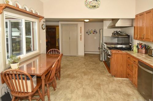 29 Eastgate Ln, Enfield CT 06082-6206 exterior