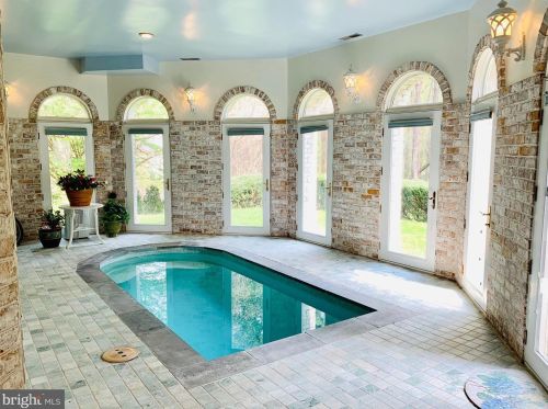 1289 Ballantrae Farm Dr, Mc Lean VA 22101-3027 exterior