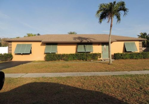 19574 Montana Ln, Boca Raton, FL 33434-2725