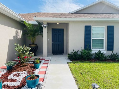 112 Ridgecrest Dr, Fort Pierce FL  34953-5449 exterior