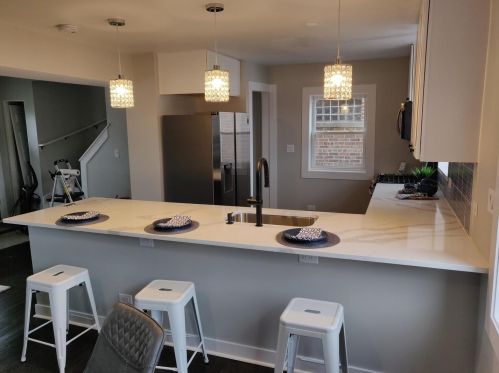 10814 Eberhart Ave, Chicago IL 60637-2403 exterior