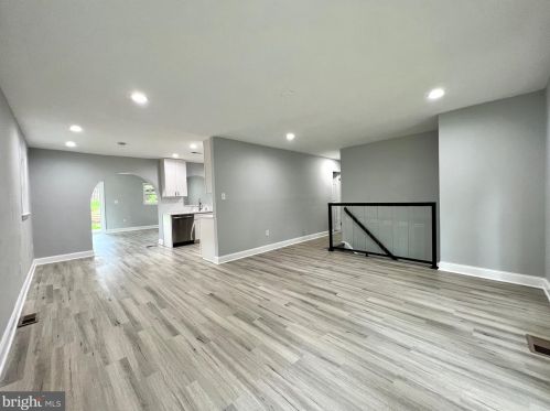 5910 Brookview Dr, Alexandria VA 22310-1819 exterior